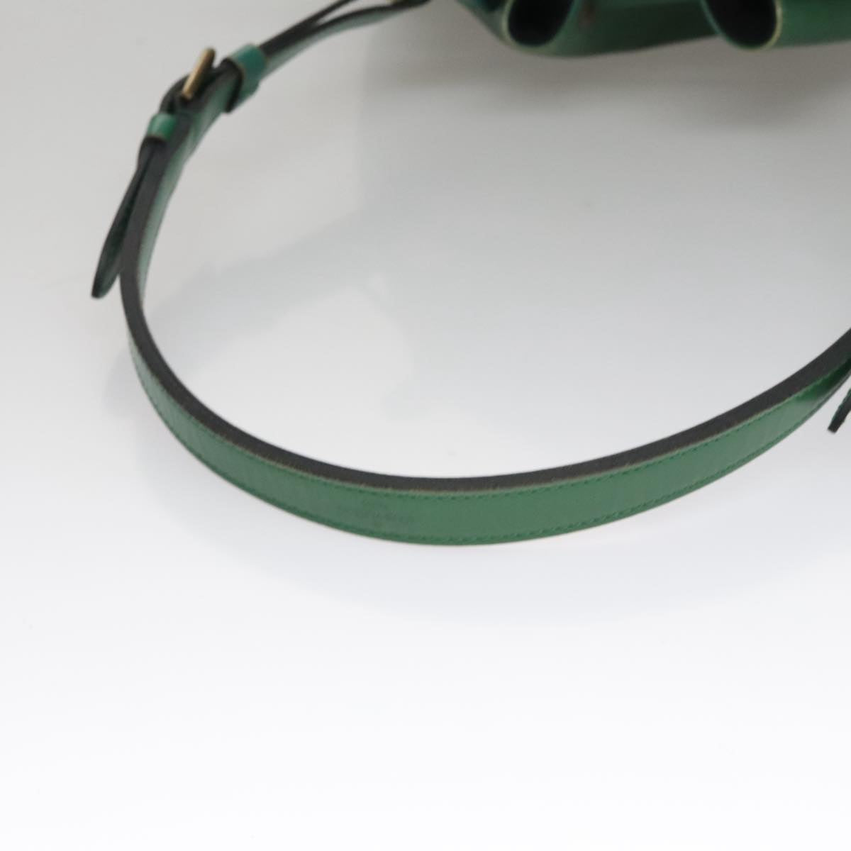 Louis Vuitton Noé Green Leather Shoulder Bag (Pre-Owned)
