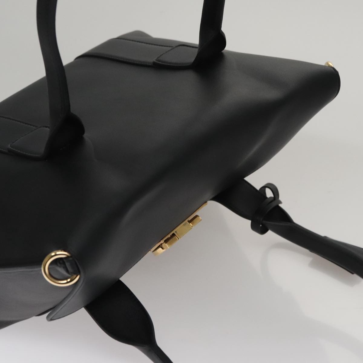 Salvatore Ferragamo Sookie Black Leather Handbag (Pre-Owned)