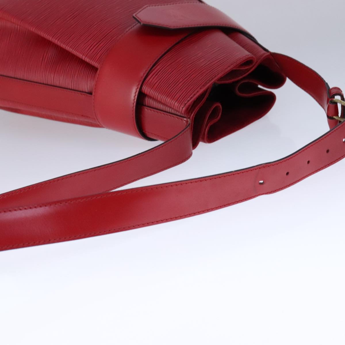 Louis Vuitton Sac D'épaule Red Leather Shoulder Bag (Pre-Owned)