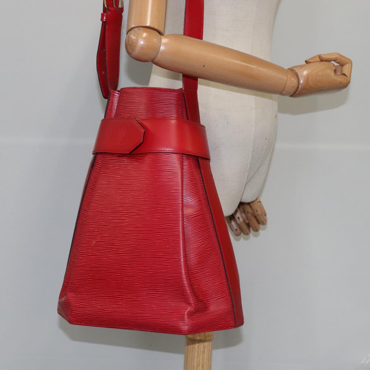 Louis Vuitton Sac D'épaule Red Leather Shoulder Bag (Pre-Owned)