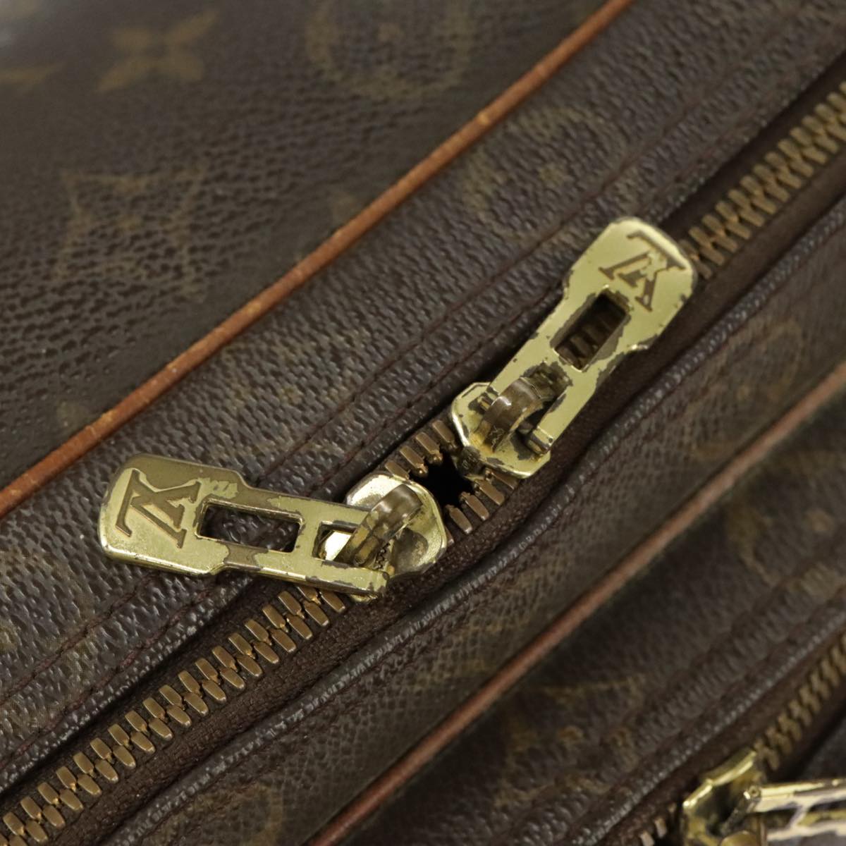 Louis Vuitton Reporter Brown Canvas Shoulder Bag (Pre-Owned)