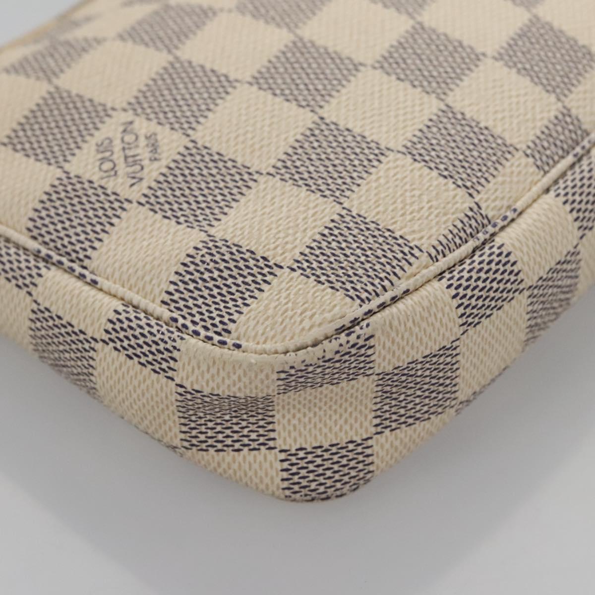 Louis Vuitton Pochette Accessoire White Canvas Clutch Bag (Pre-Owned)