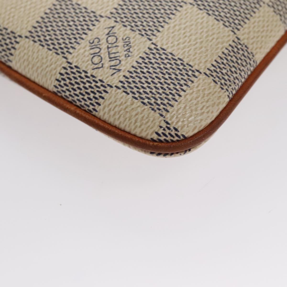 Louis Vuitton Mira White Canvas Clutch Bag (Pre-Owned)