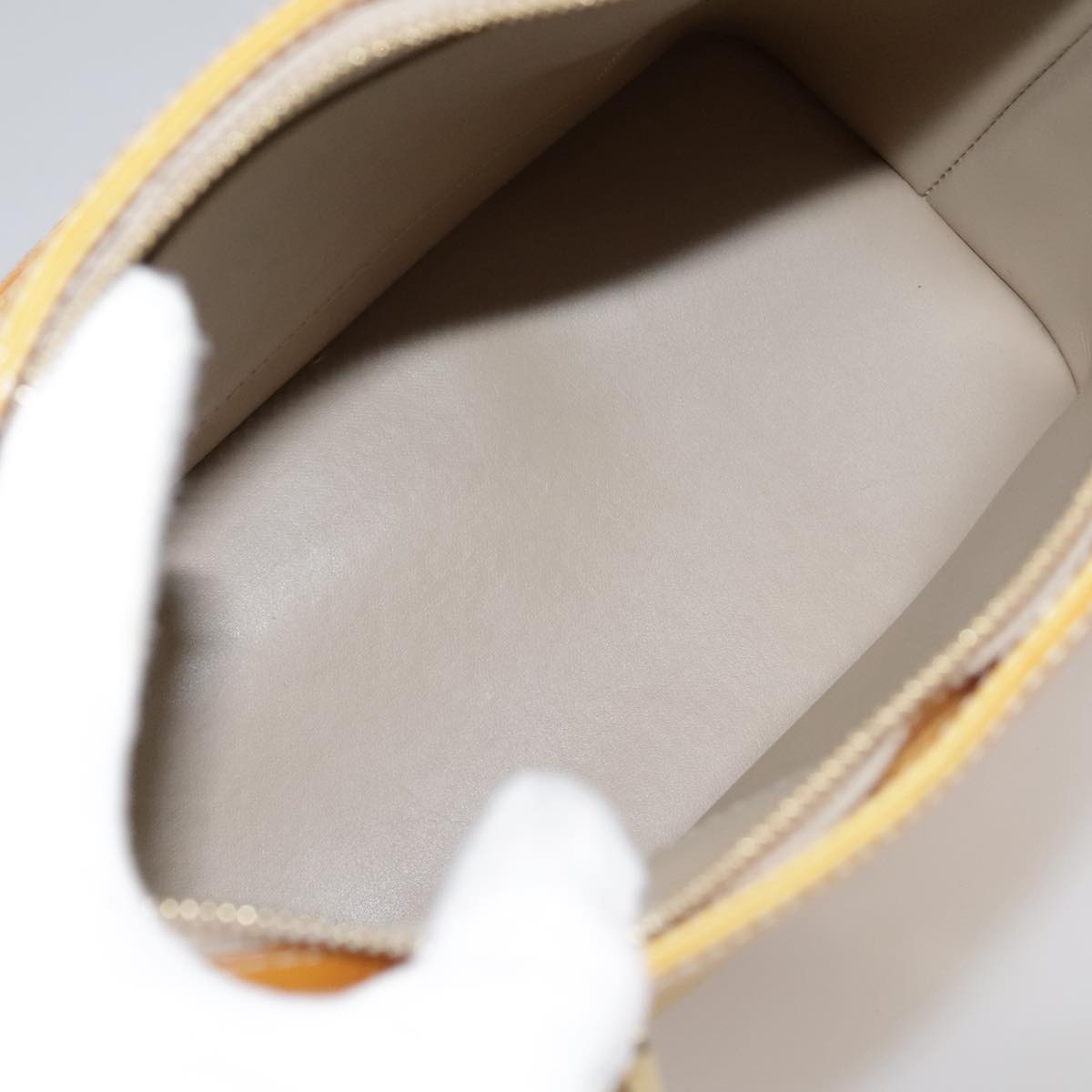 Louis Vuitton Houston Beige Patent Leather Handbag (Pre-Owned)