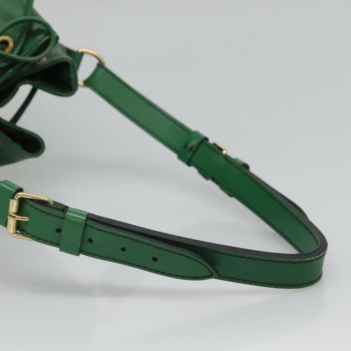 Louis Vuitton Noé Green Leather Shoulder Bag (Pre-Owned)