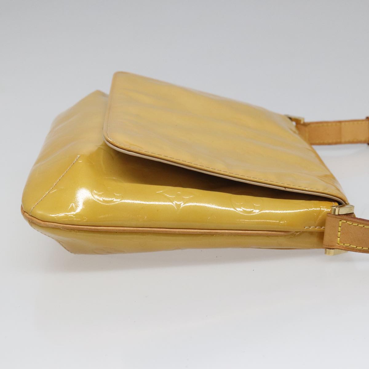 Louis Vuitton Thompson Street Beige Patent Leather Shoulder Bag (Pre-Owned)
