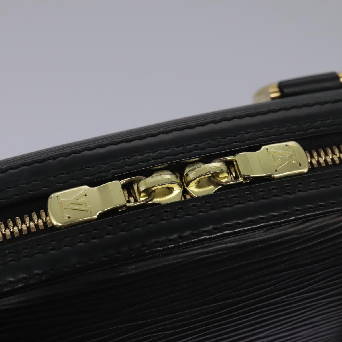 Louis Vuitton Jasmine Black Leather Handbag (Pre-Owned)