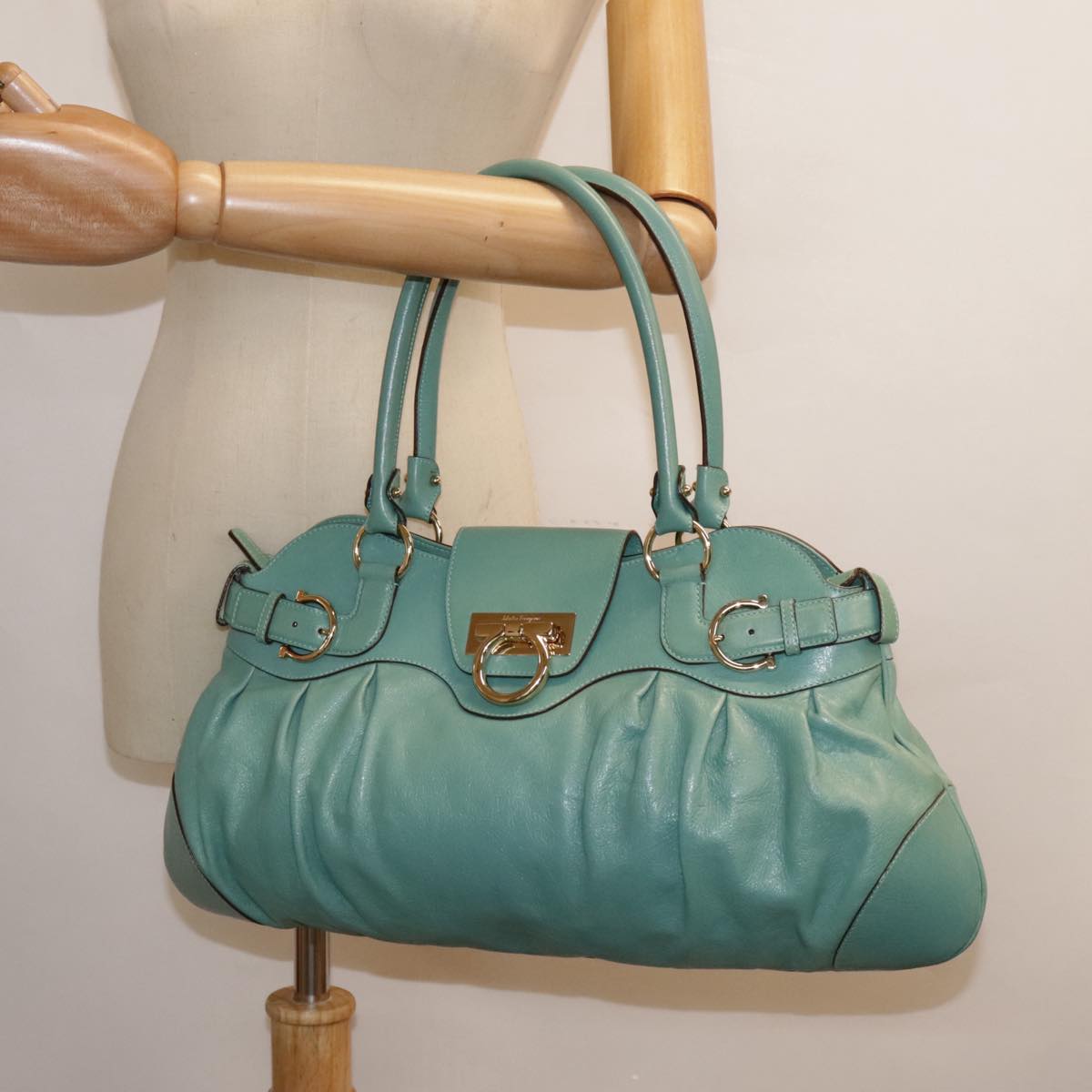 Salvatore Ferragamo Marisa Green Leather Shoulder Bag (Pre-Owned)
