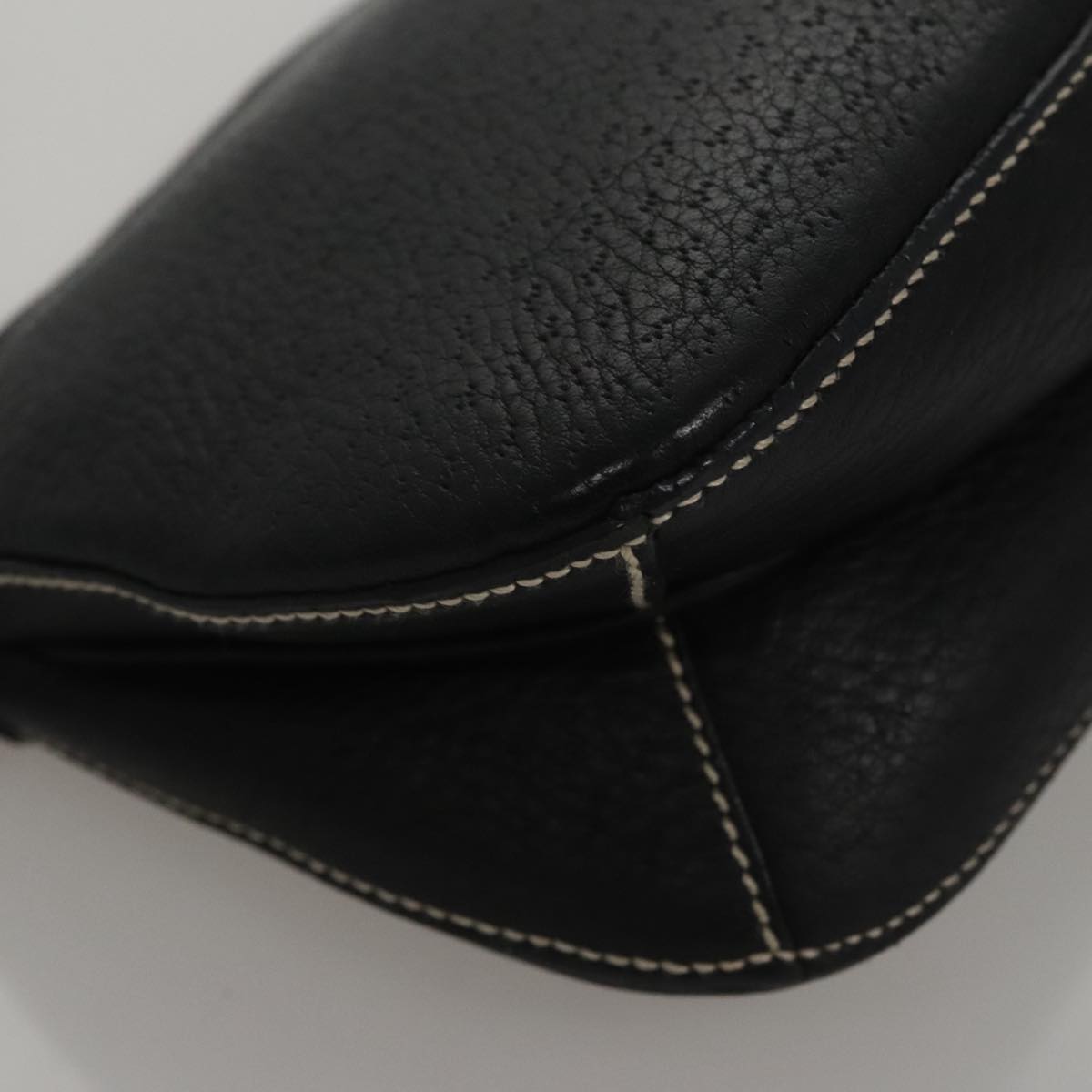 Salvatore Ferragamo Gancini Black Leather Shoulder Bag (Pre-Owned)