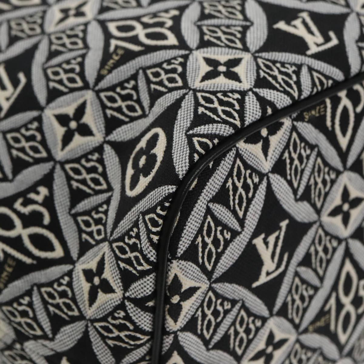 Louis Vuitton Neverfull Black Canvas Tote Bag (Pre-Owned)
