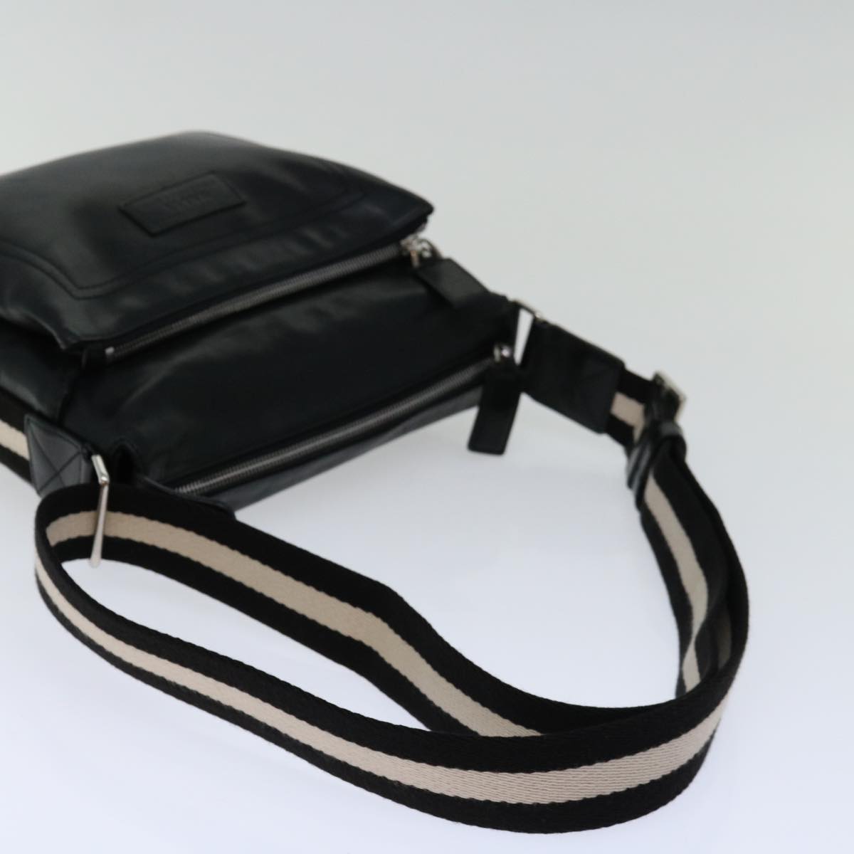 Bally -- Black Leather Shoulder Bag (Pre-Owned)