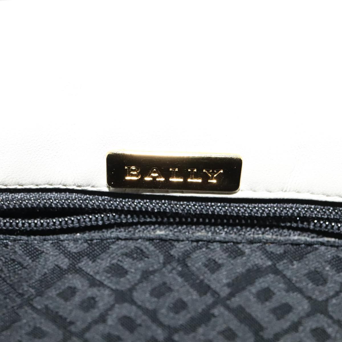 Bally Quilted Beige Leather Shoulder Bag (Pre-Owned)