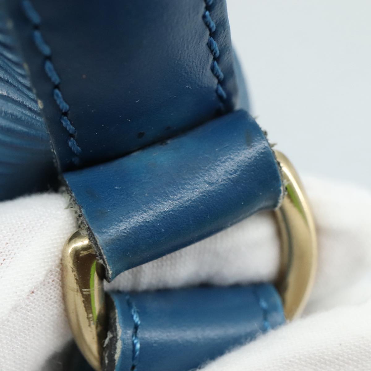Louis Vuitton Noé Blue Leather Shoulder Bag (Pre-Owned)