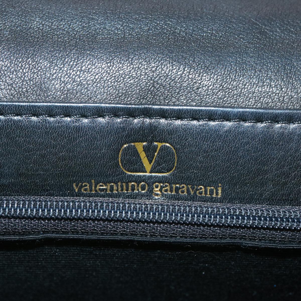 Valentino Garavani Black Leather Shoulder Bag (Pre-Owned)