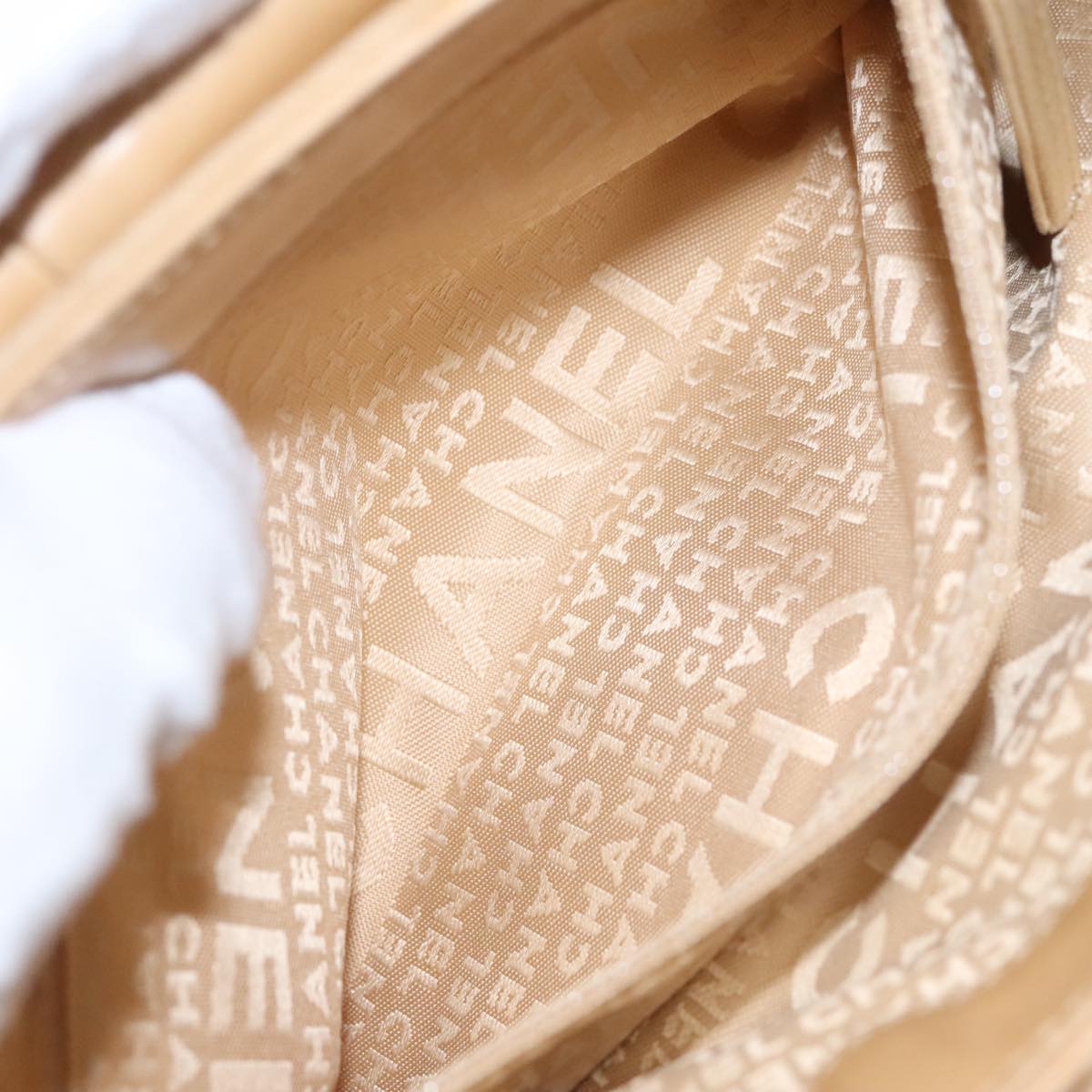 Chanel Chocolate Bar Beige Suede Shoulder Bag (Pre-Owned)