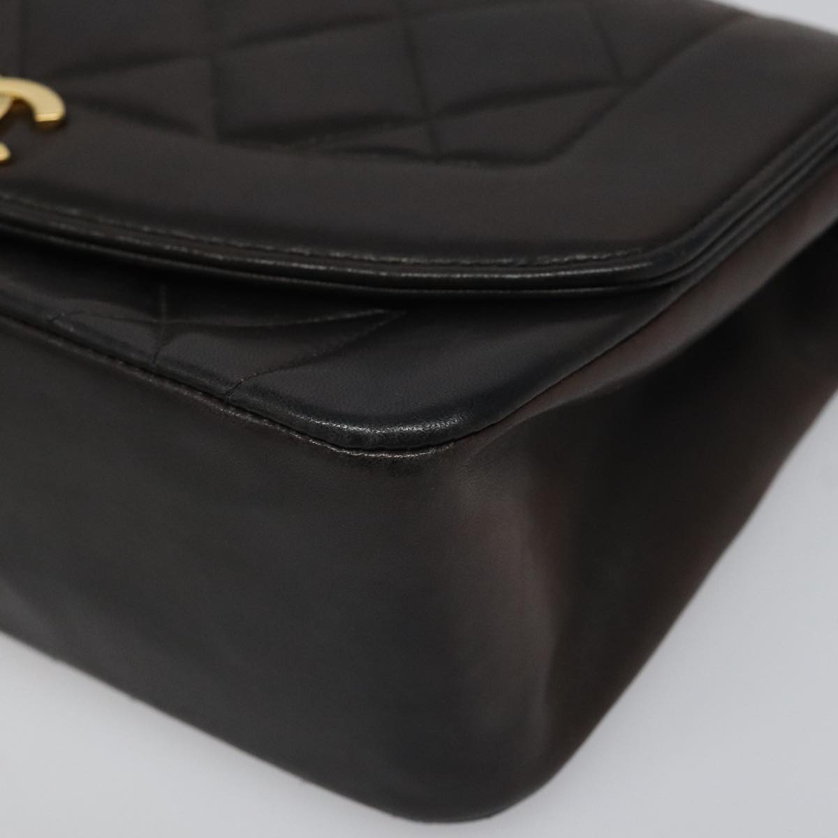 Chanel Diana Black Leather Shoulder Bag (Pre-Owned)