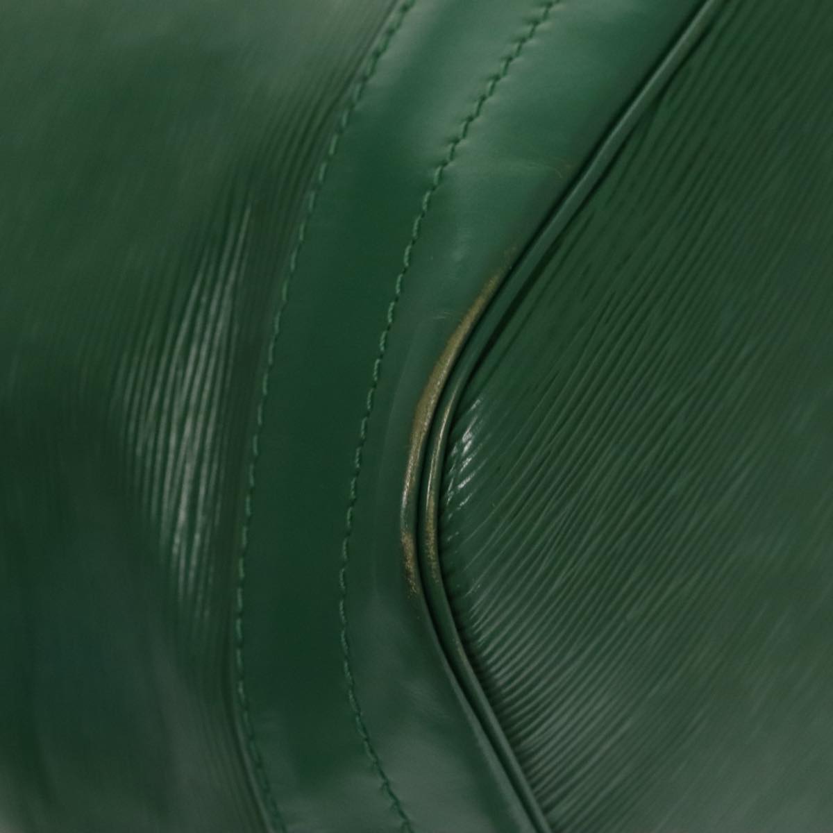 Louis Vuitton Noé Green Leather Shoulder Bag (Pre-Owned)
