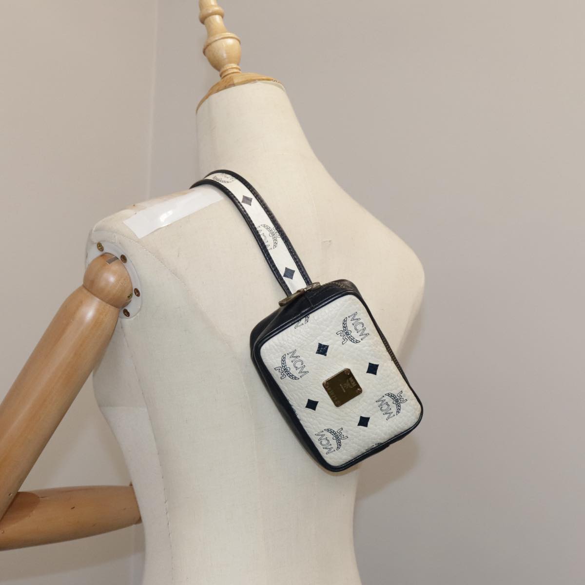 MCM Visetos White Canvas Shoulder Bag (Pre-Owned)