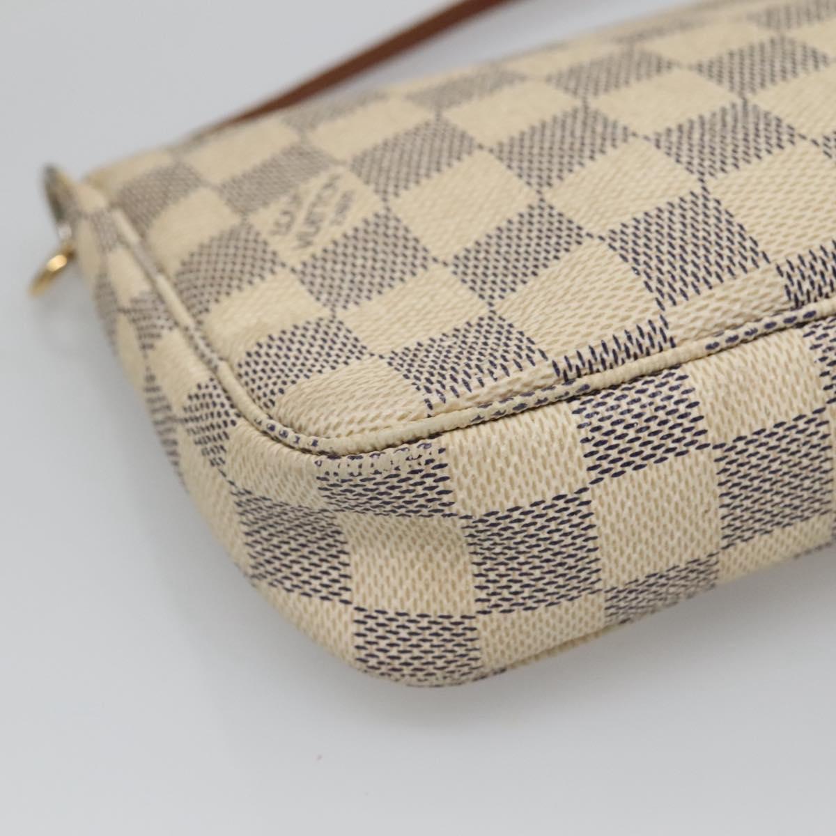 Louis Vuitton Pochette Accessoire White Canvas Clutch Bag (Pre-Owned)