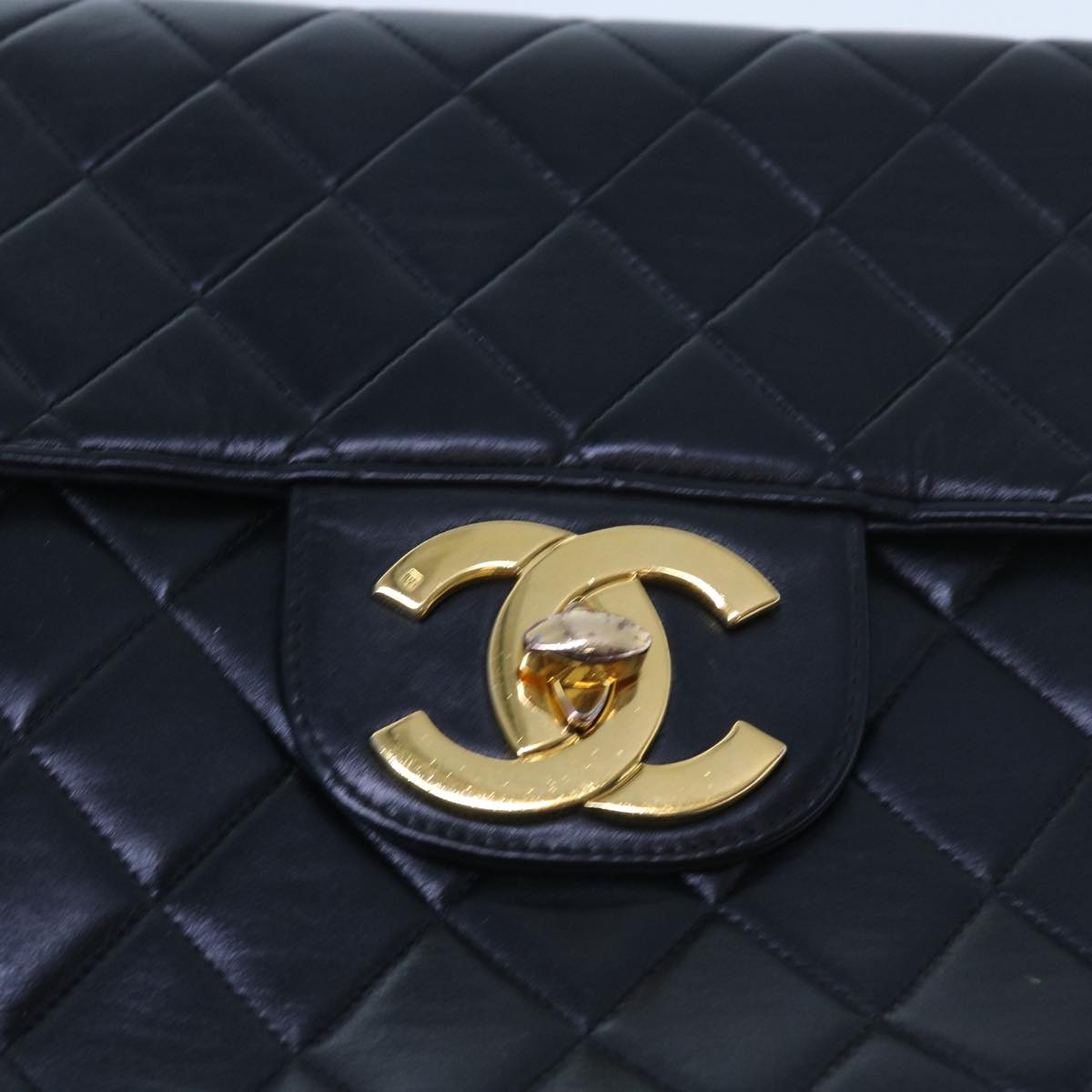 Chanel Black Leather Shoulder Bag (Pre-Owned)