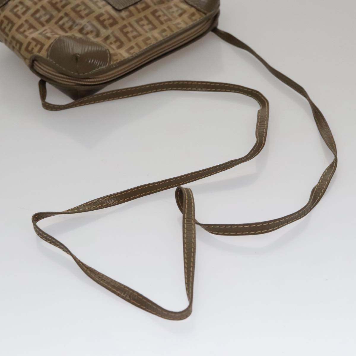 Fendi Beige Canvas Shoulder Bag (Pre-Owned)
