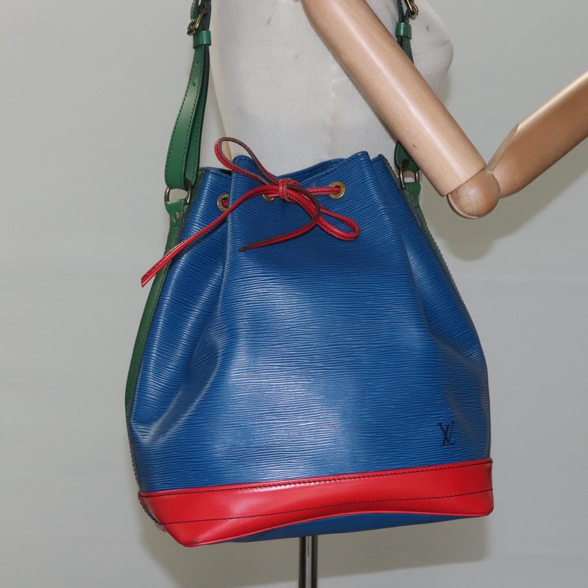 Louis Vuitton Noé Blue Leather Shoulder Bag (Pre-Owned)