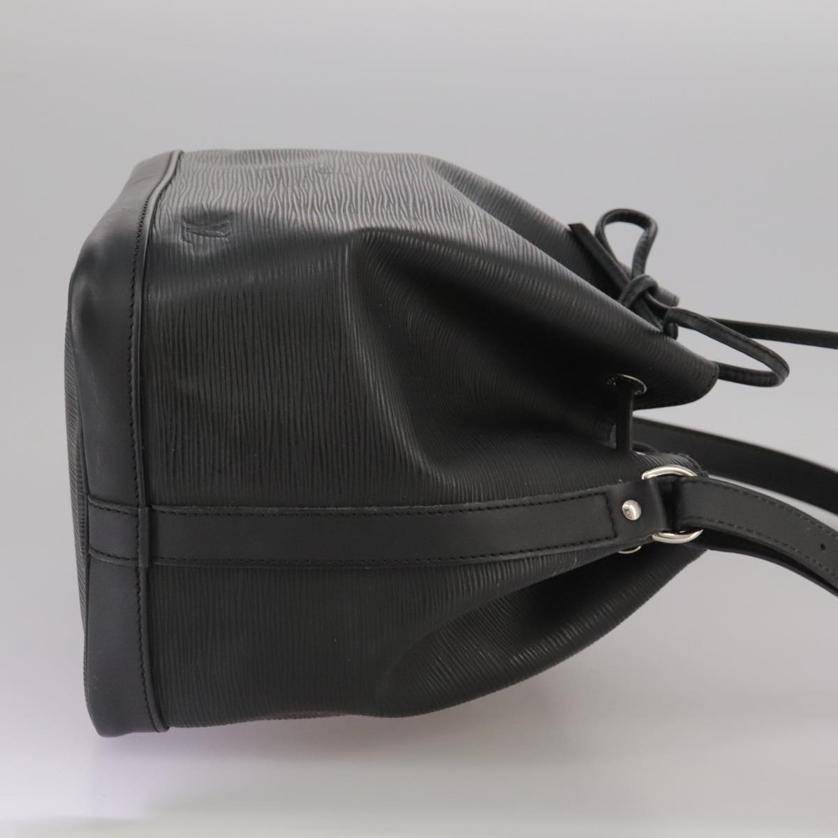 Louis Vuitton Petit Noé Black Leather Shoulder Bag (Pre-Owned)