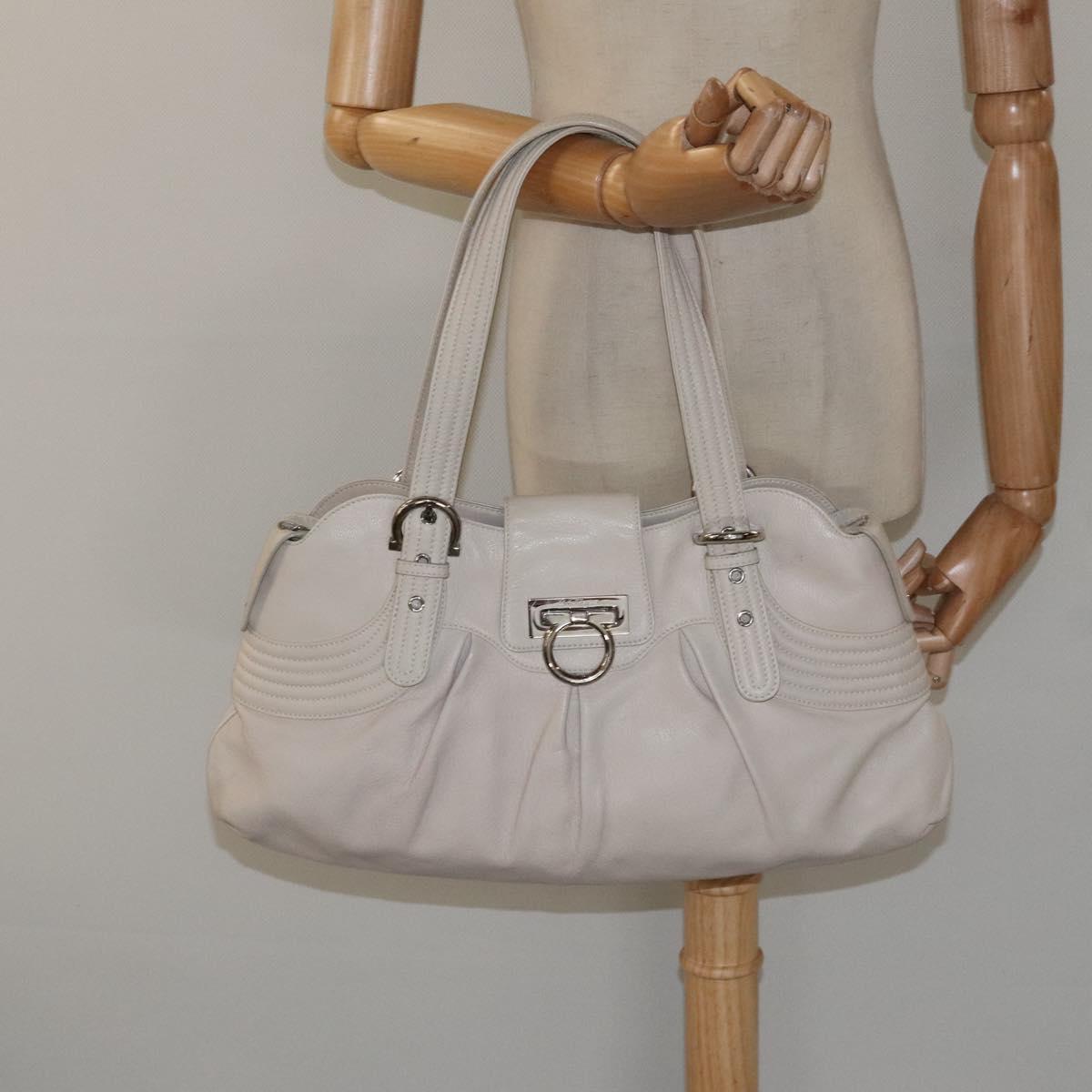 Salvatore Ferragamo Gancini White Leather Shoulder Bag (Pre-Owned)