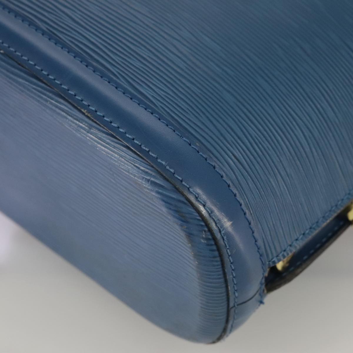 Louis Vuitton Lussac Blue Leather Shoulder Bag (Pre-Owned)