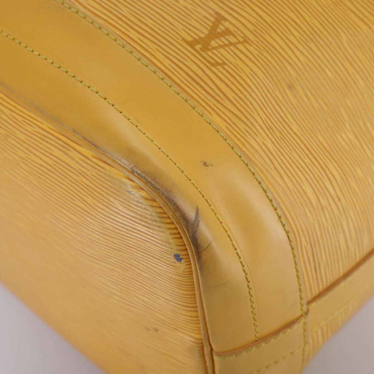 Louis Vuitton Noe Yellow Leather Shoulder Bag (Pre-Owned)