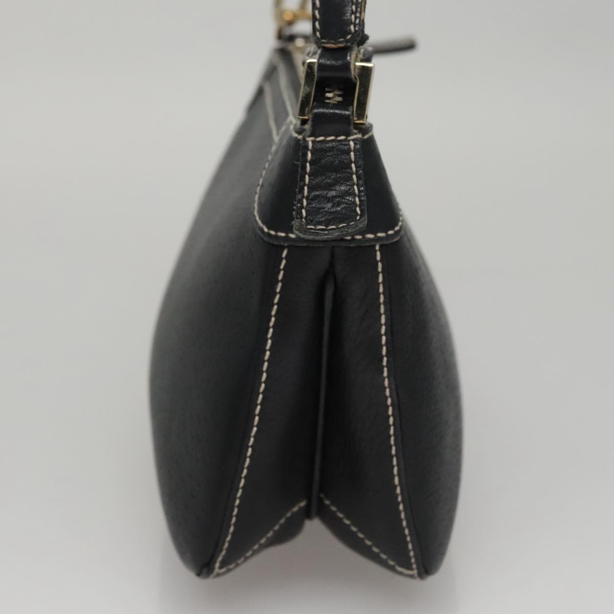 Salvatore Ferragamo Gancini Black Leather Shoulder Bag (Pre-Owned)