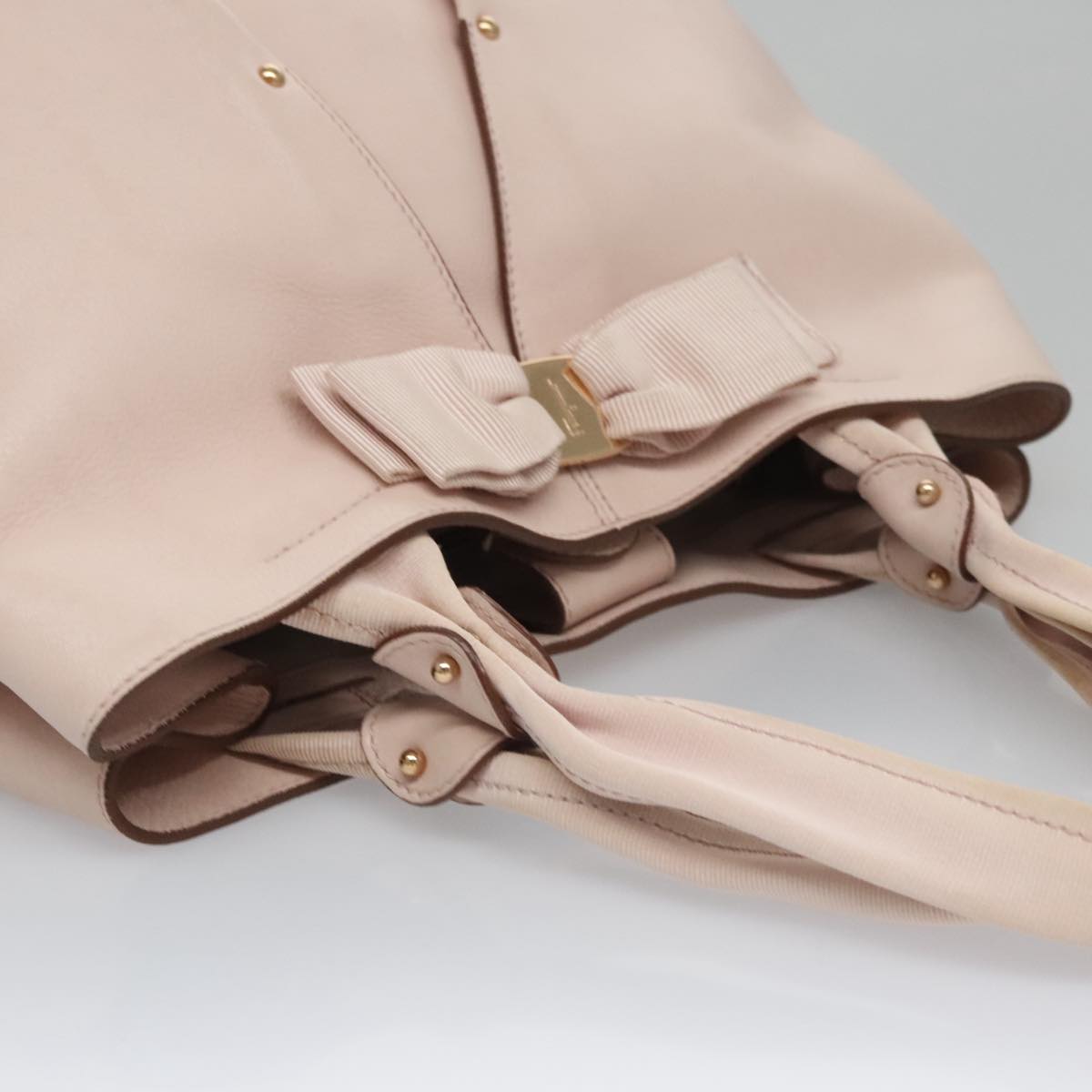 Salvatore Ferragamo Vara Pink Leather Shoulder Bag (Pre-Owned)