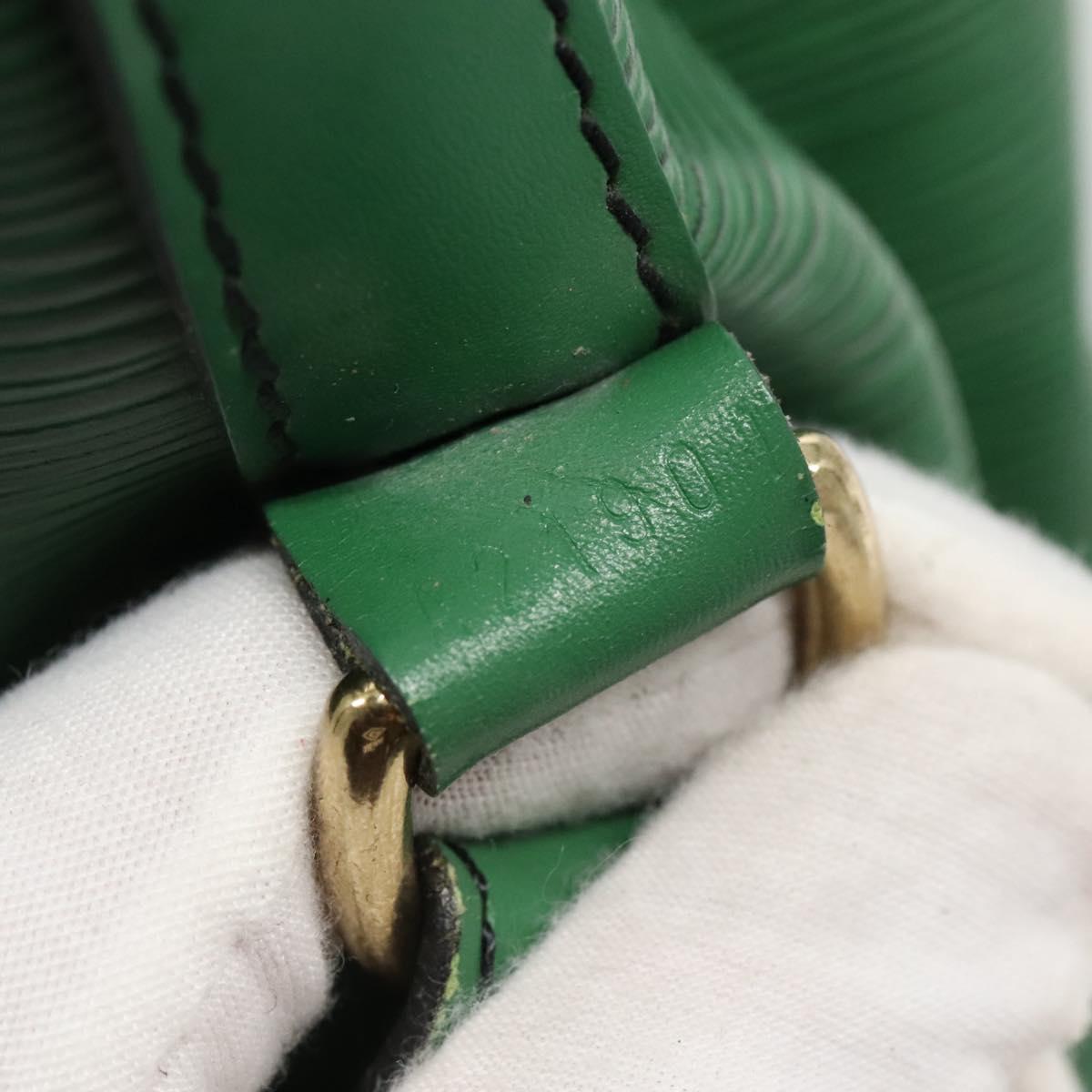 Louis Vuitton Noé Green Leather Shoulder Bag (Pre-Owned)