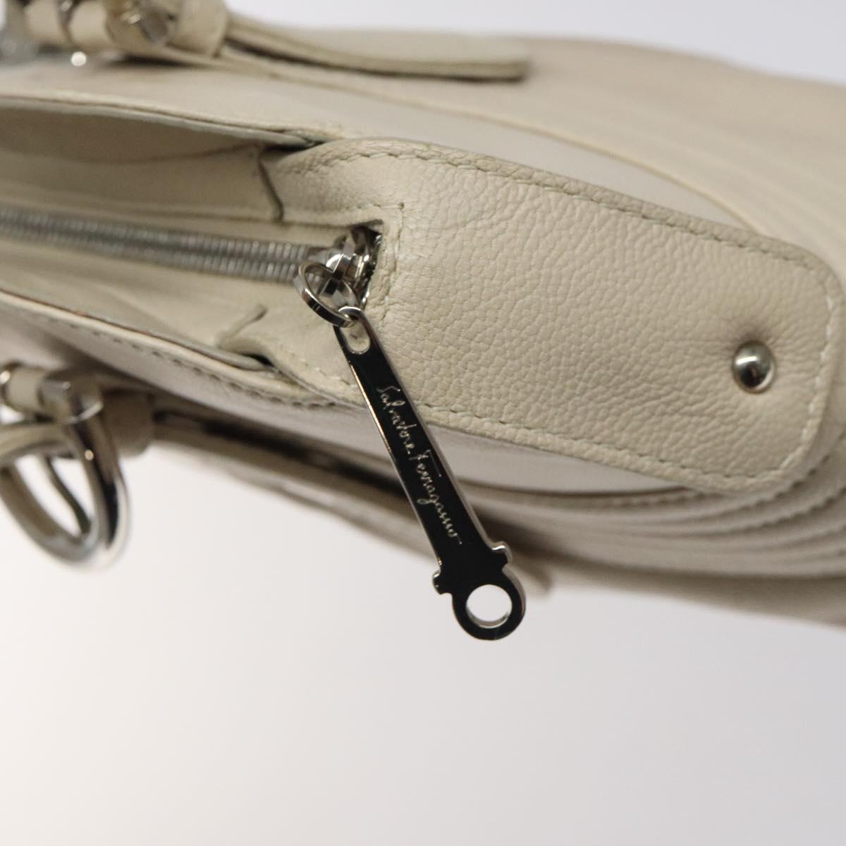 Salvatore Ferragamo Gancini White Leather Shoulder Bag (Pre-Owned)