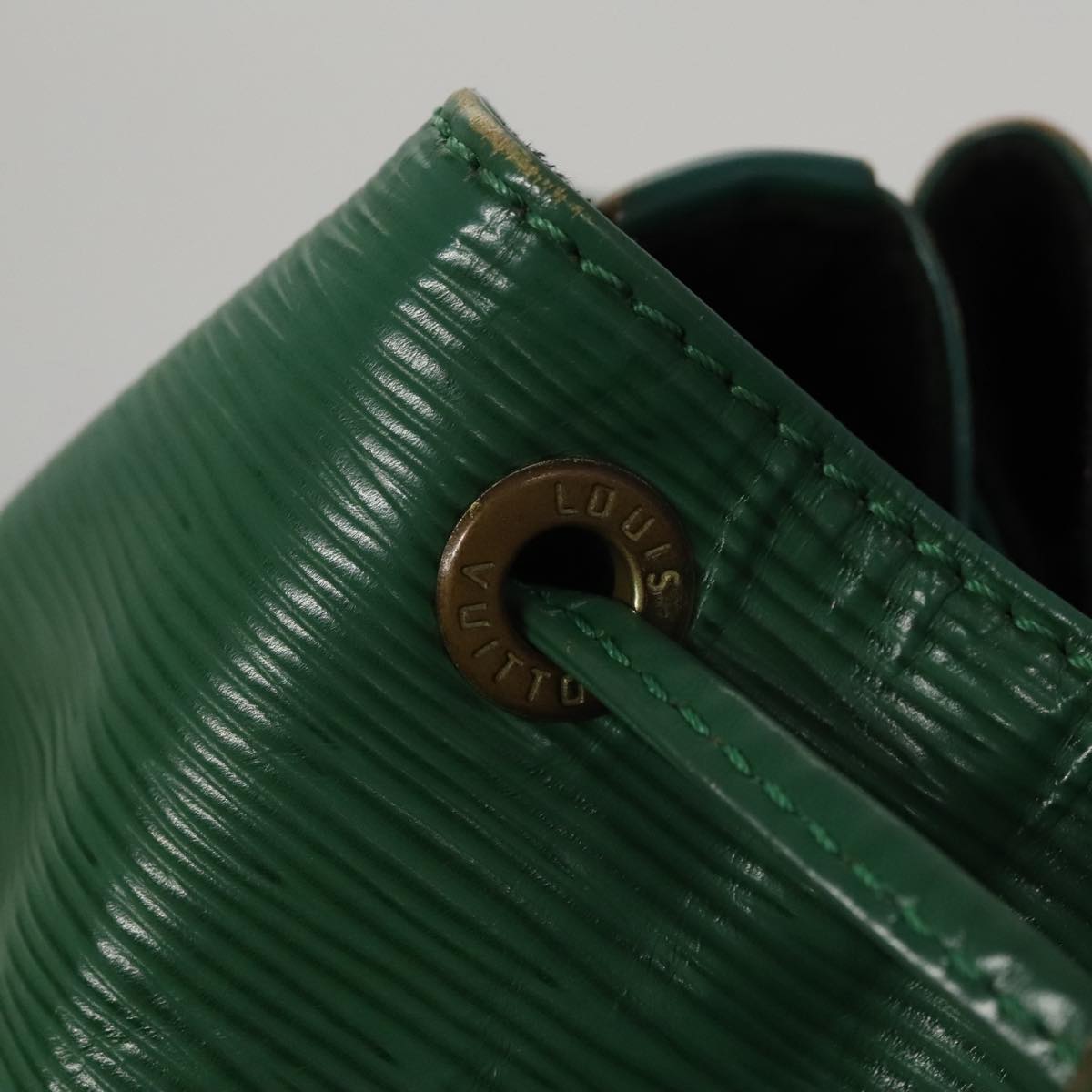 Louis Vuitton Noé Green Leather Shoulder Bag (Pre-Owned)
