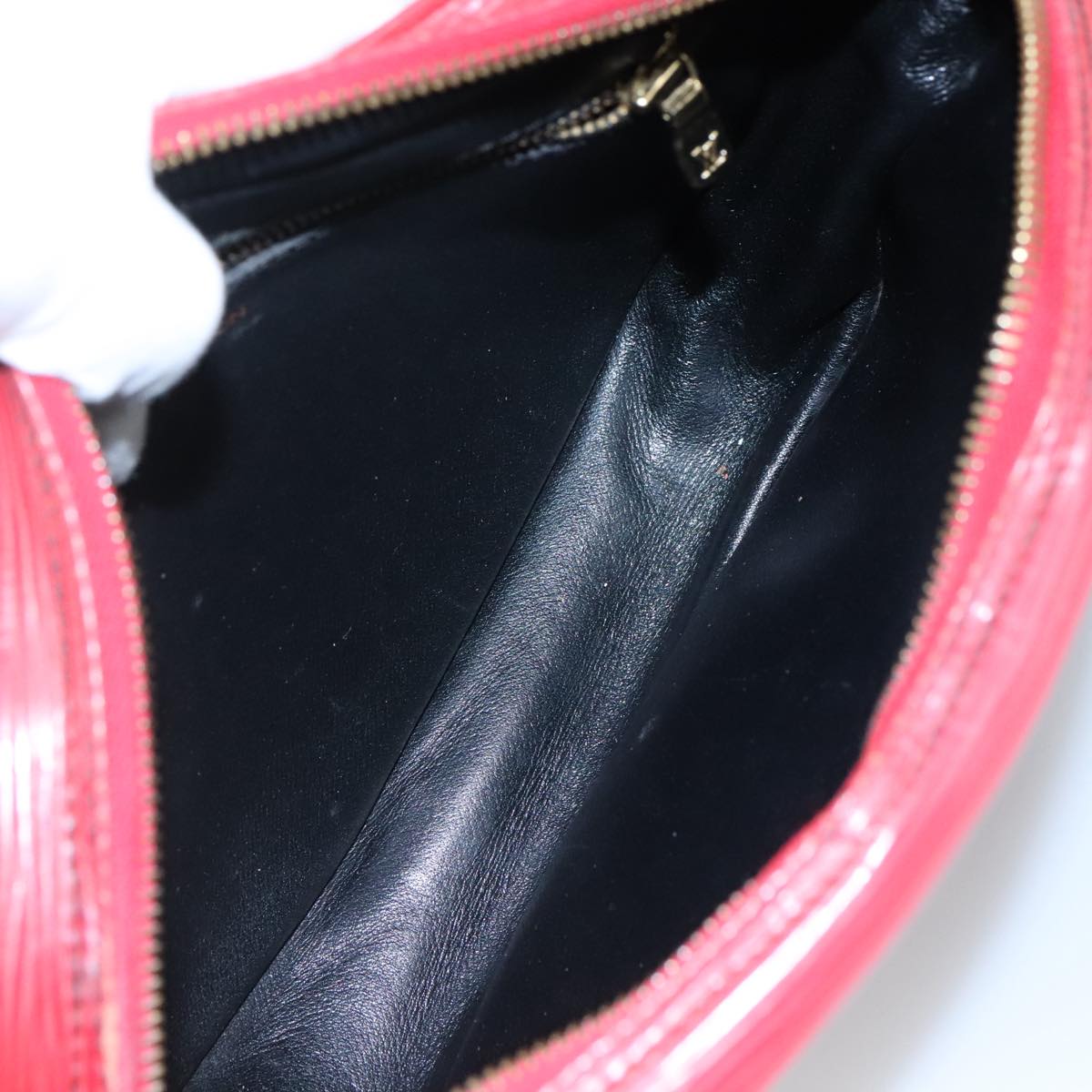 Louis Vuitton Jeune Fille Red Leather Shoulder Bag (Pre-Owned)