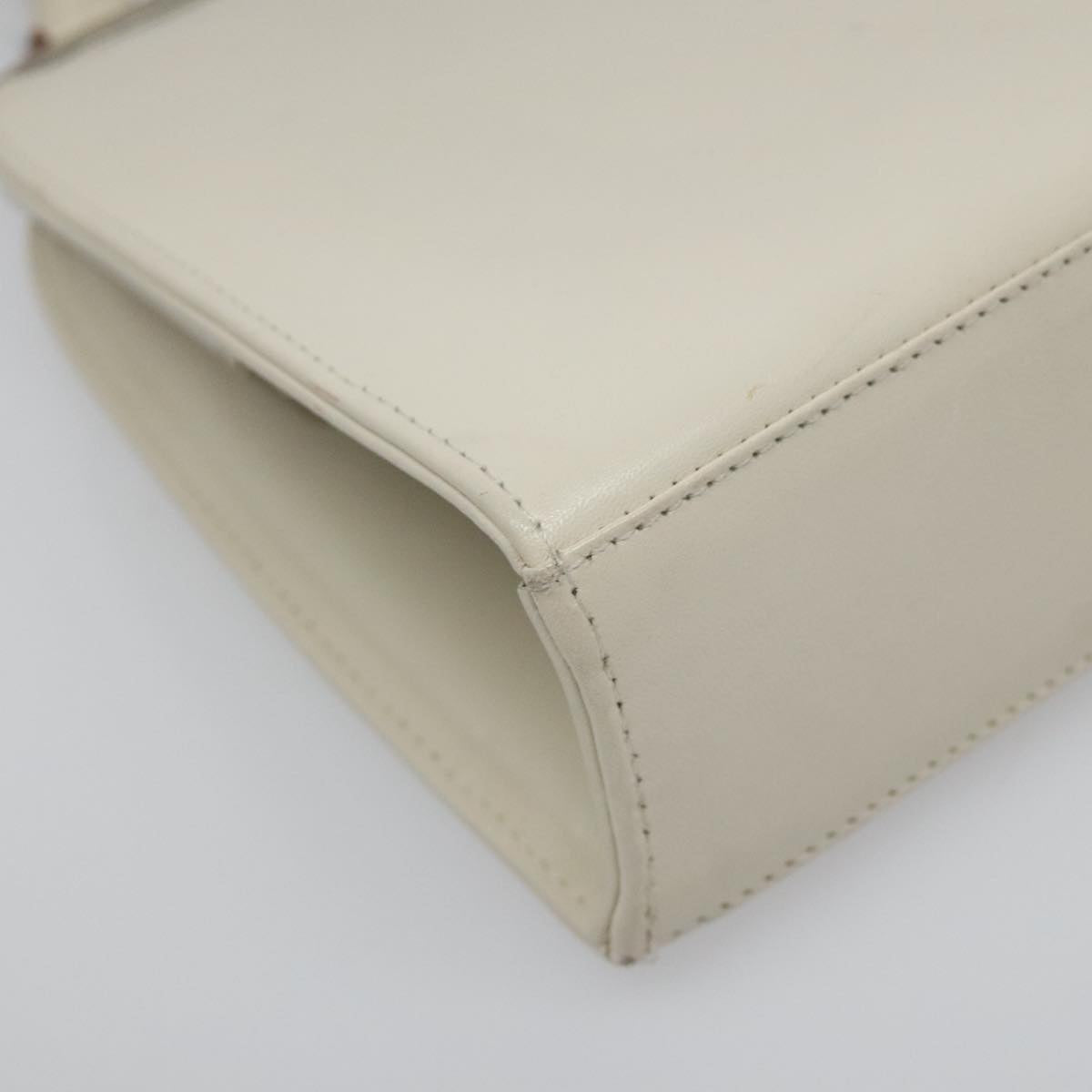 Burberry White Leather Shoulder Bag (Pre-Owned)
