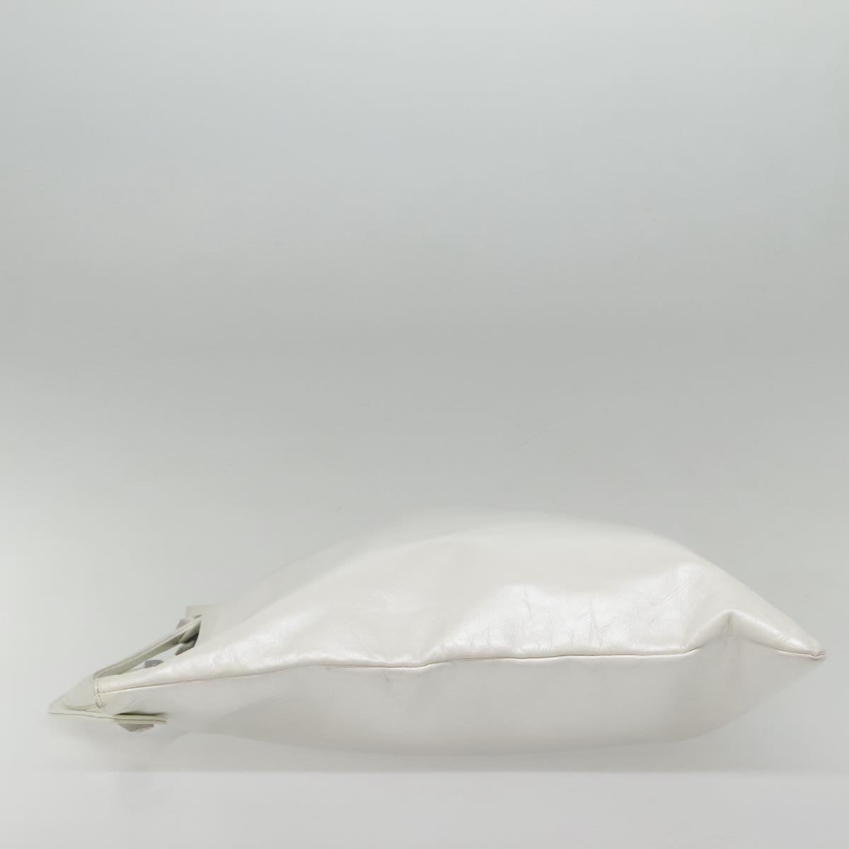Chanel Matelassé White Leather Handbag (Pre-Owned)