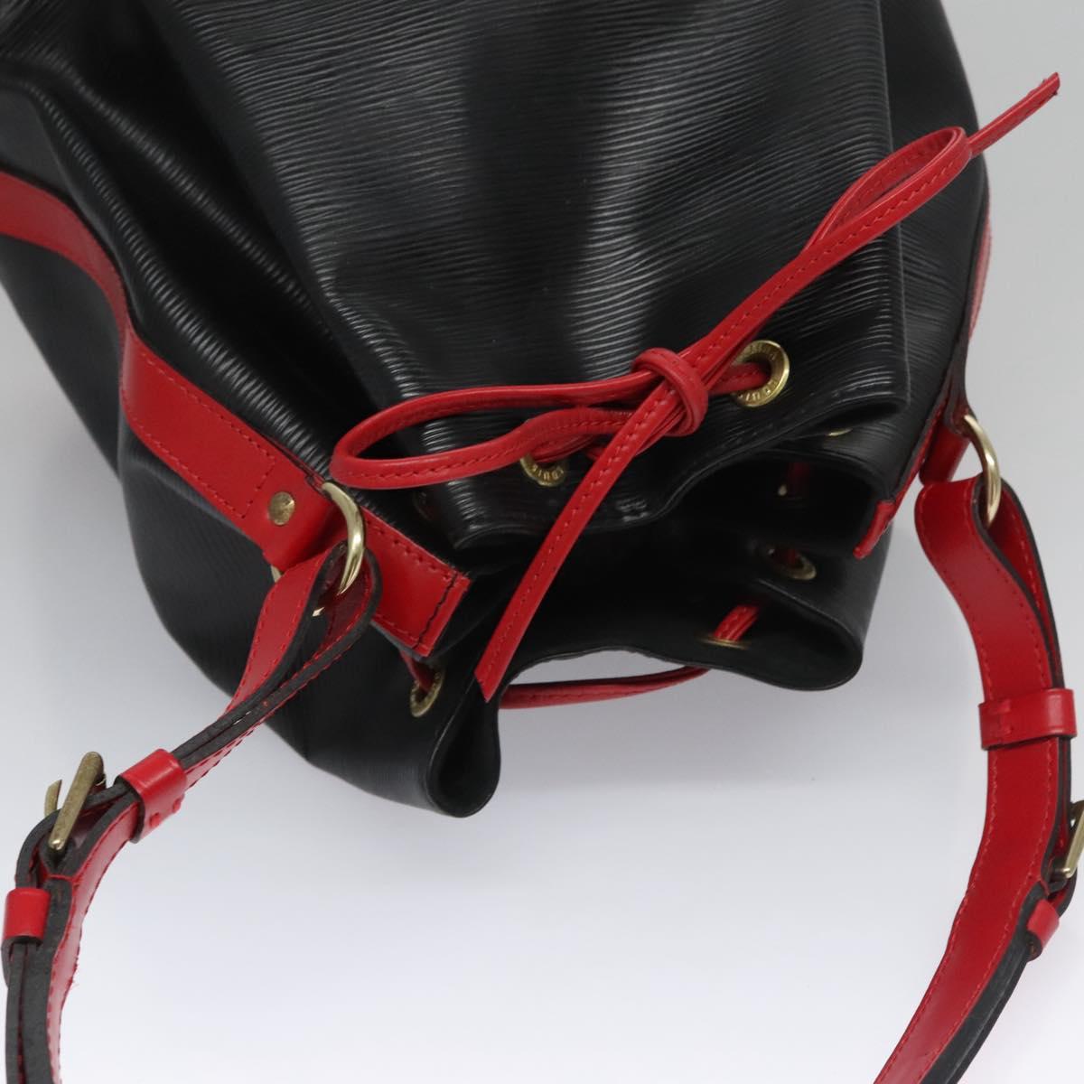 Louis Vuitton Noe Black Leather Shoulder Bag (Pre-Owned)