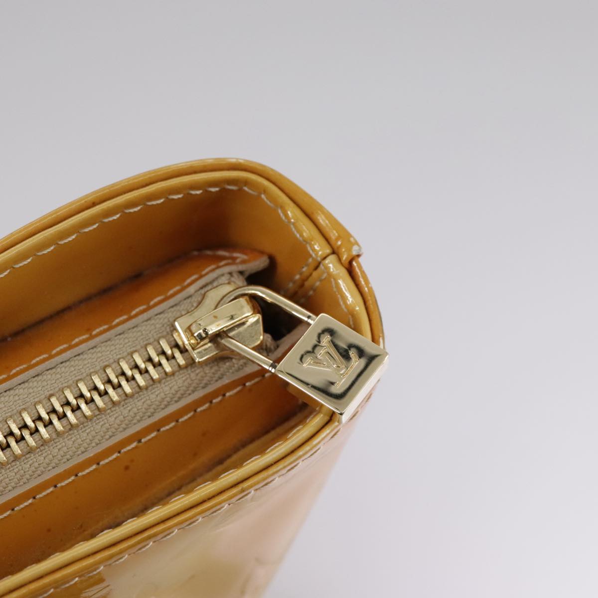 Louis Vuitton Houston Beige Patent Leather Handbag (Pre-Owned)
