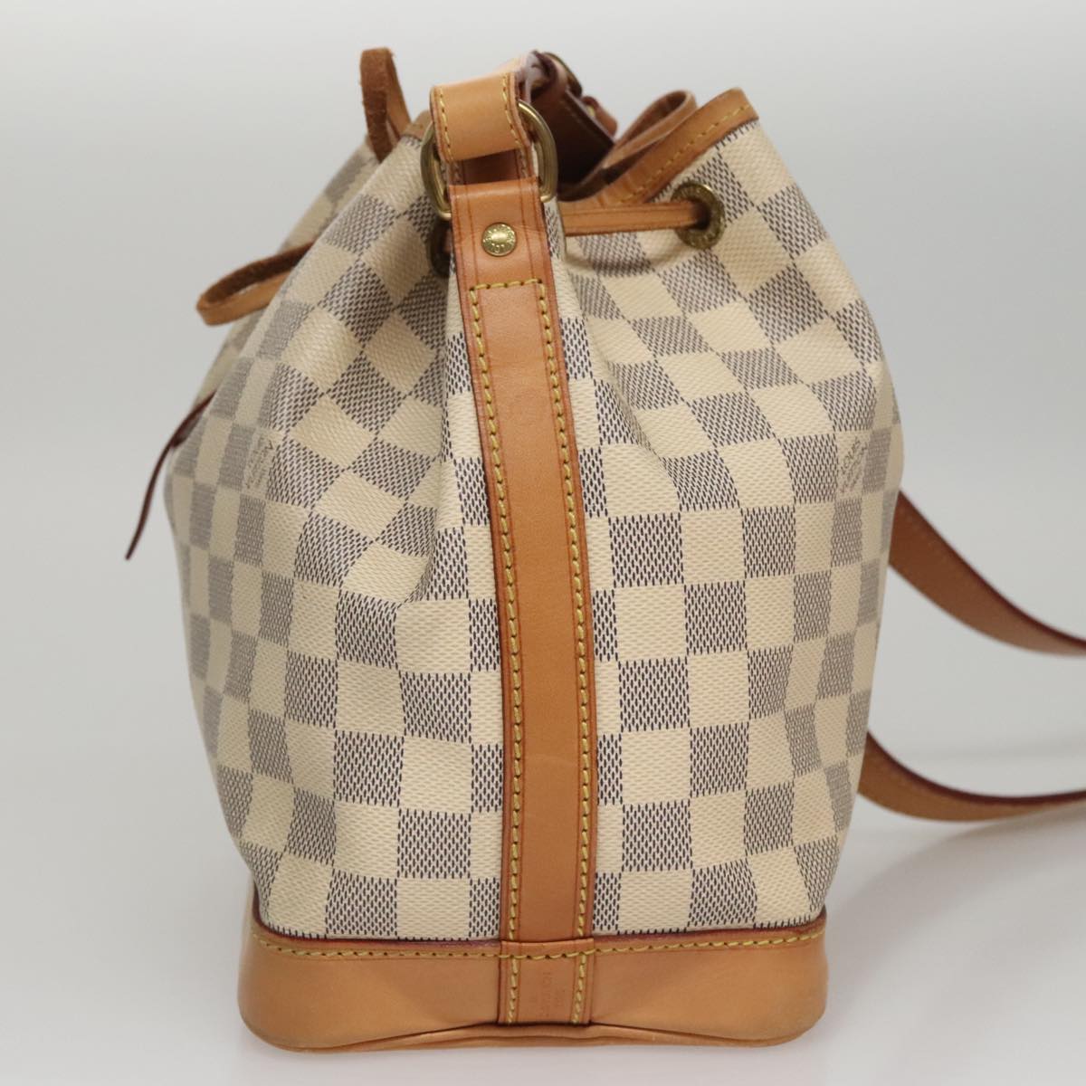 Louis Vuitton Noé White Canvas Shoulder Bag (Pre-Owned)