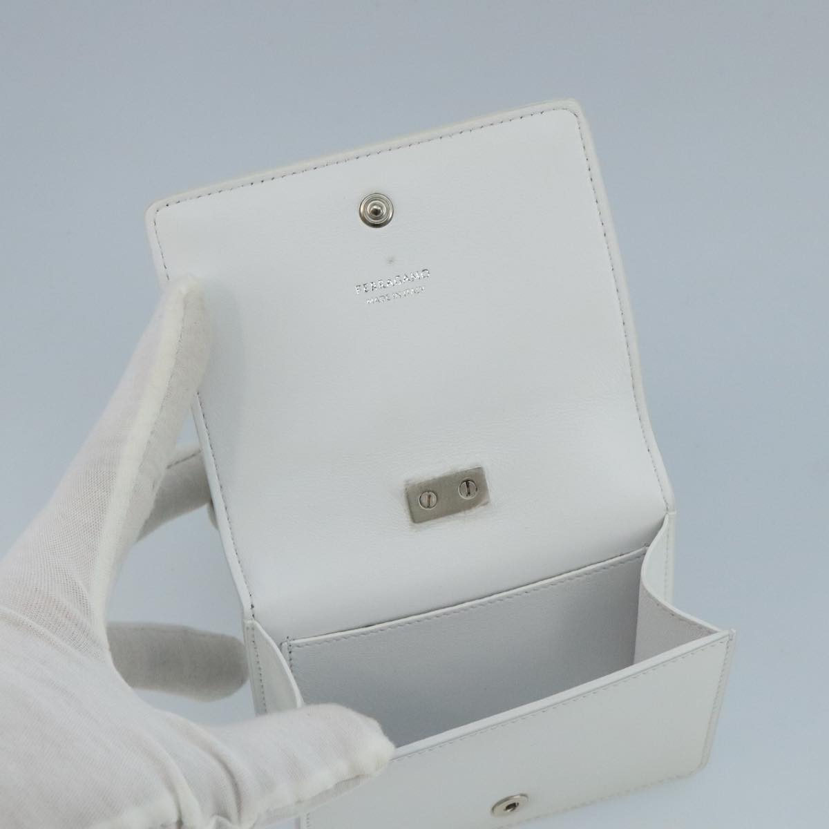 Salvatore Ferragamo White Leather Clutch Bag (Pre-Owned)