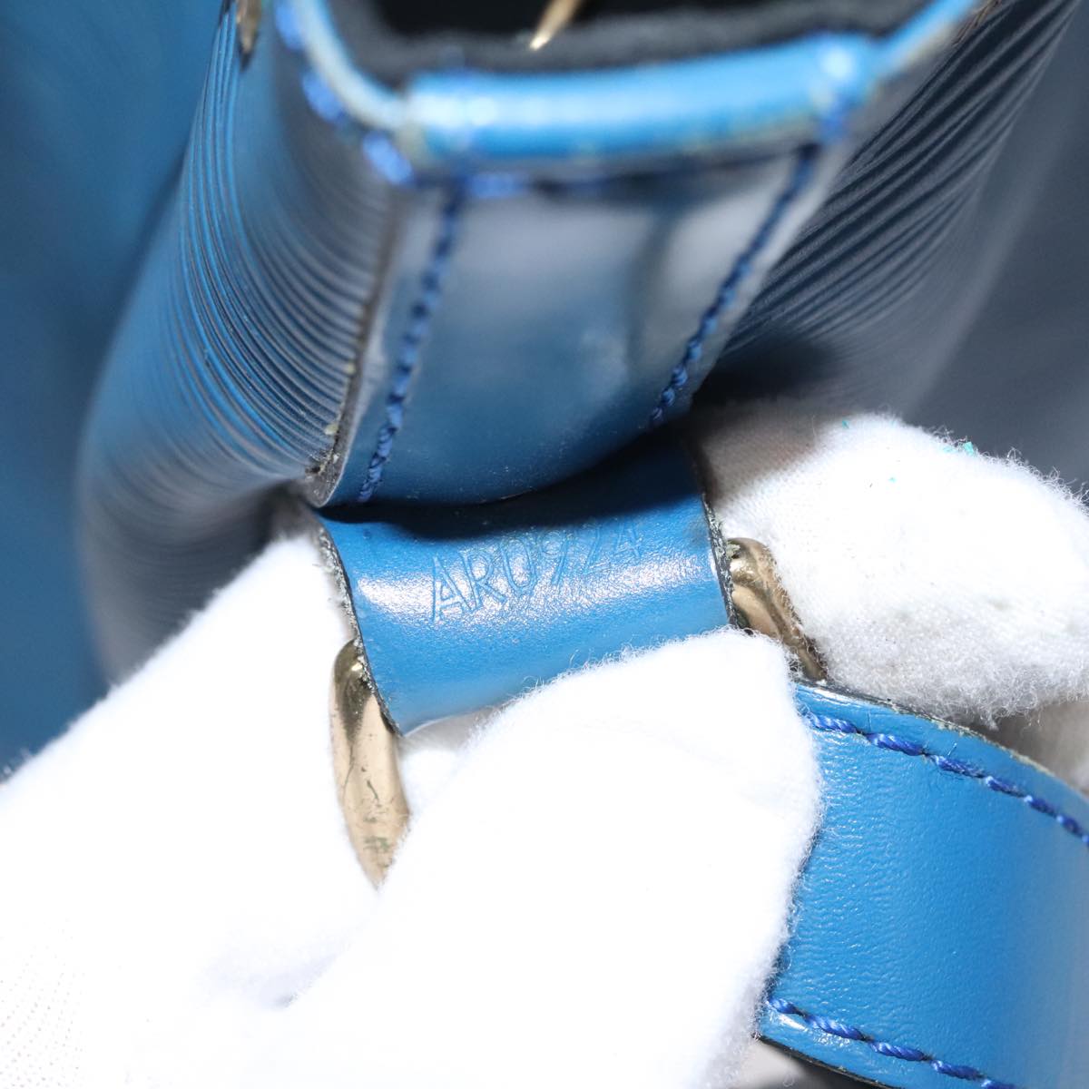 Louis Vuitton Petit Noé Blue Leather Shoulder Bag (Pre-Owned)