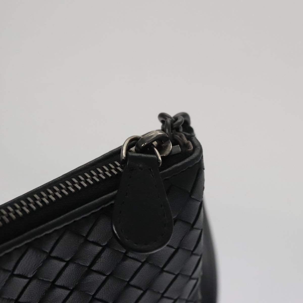 Bottega Veneta Veneta Black Leather Clutch Bag (Pre-Owned)