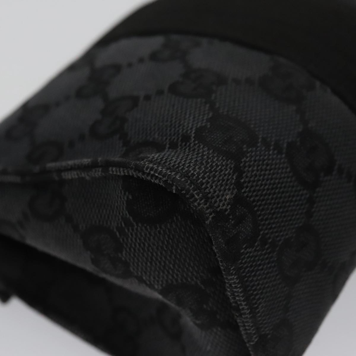 Gucci Gg Canvas Black Canvas Clutch Bag (Pre-Owned)