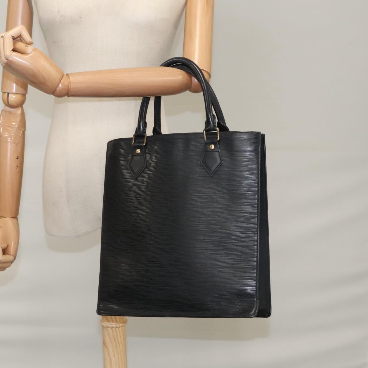 Louis Vuitton Sac Plat Black Leather Handbag (Pre-Owned)