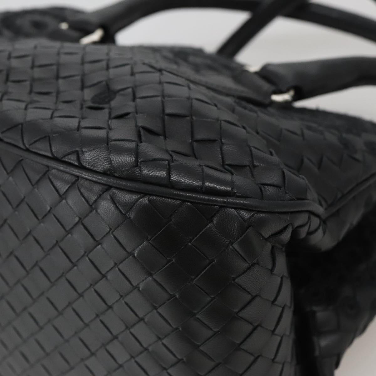 Bottega Veneta Intrecciato Black Leather Handbag (Pre-Owned)