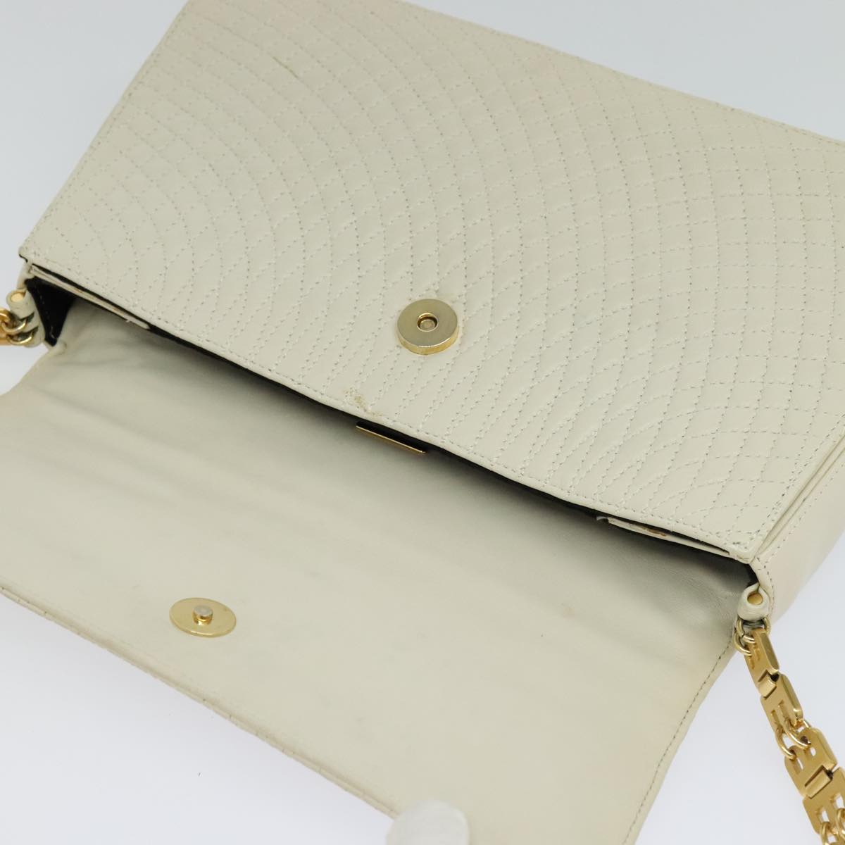 Bally Quilted Beige Leather Shoulder Bag (Pre-Owned)
