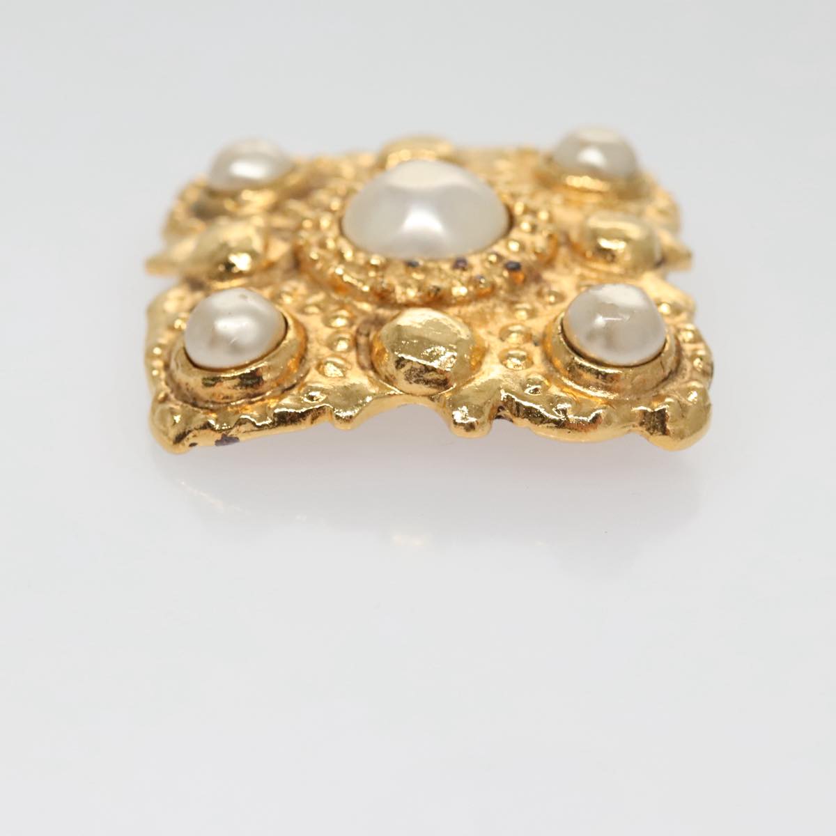 Chanel Gold Metal Brooch Jewelry (Pre-Owned)