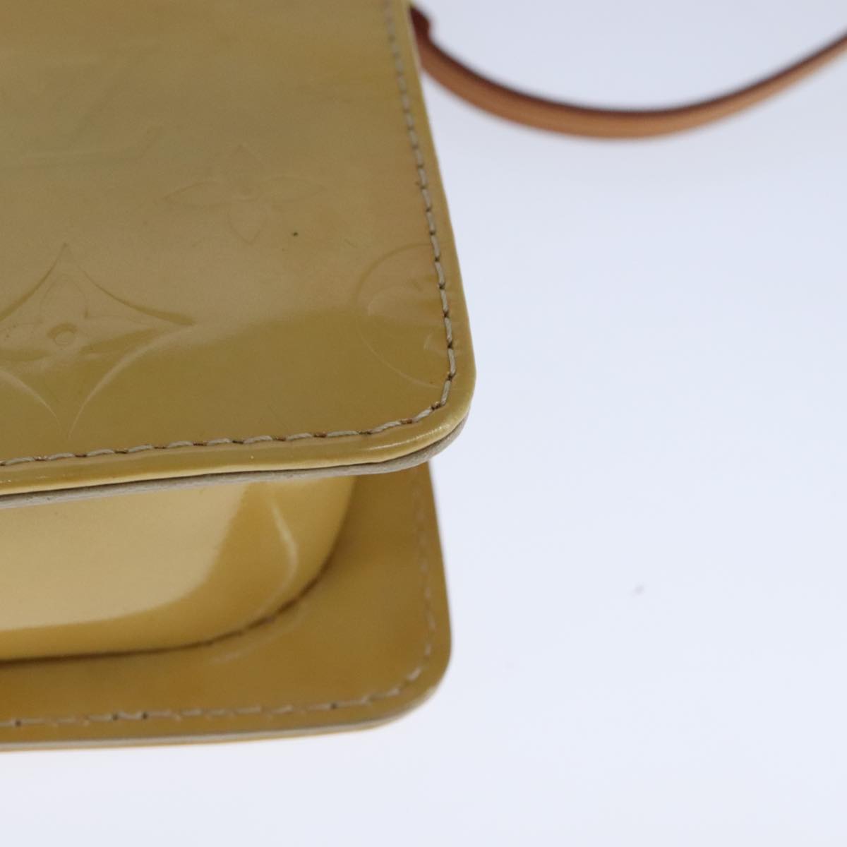 Louis Vuitton Mott Beige Patent Leather Clutch Bag (Pre-Owned)
